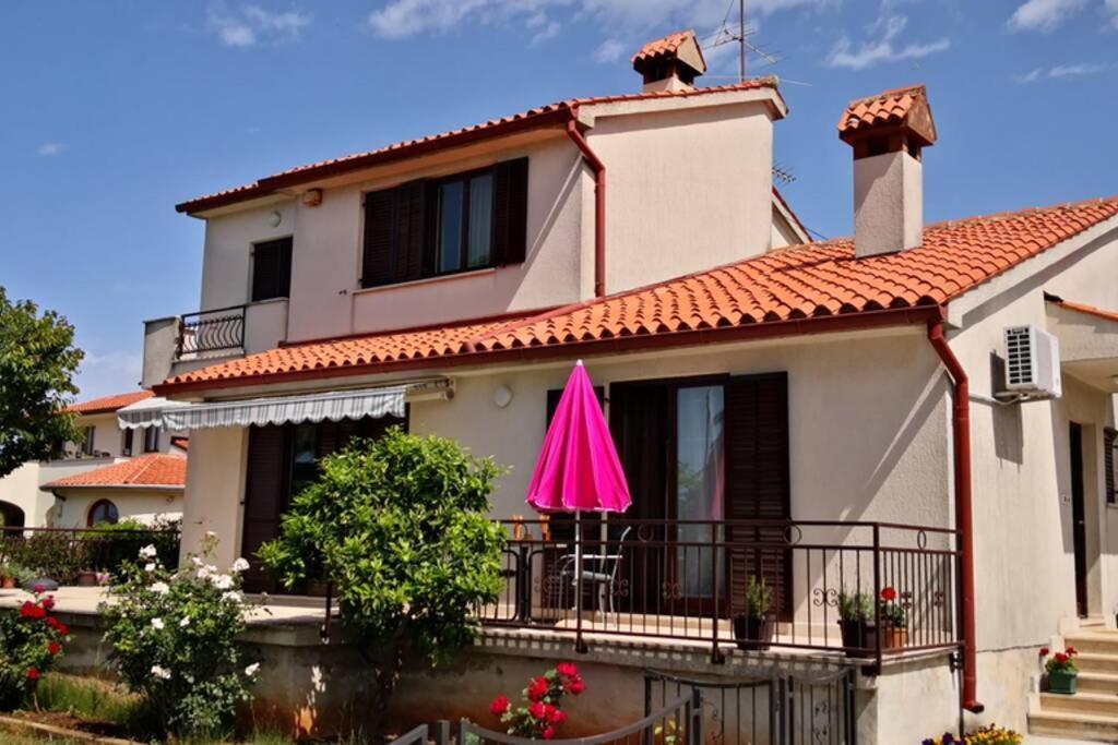 Apartment Vesna For 2, Free Parking And Wi-Fi Pula Exterior foto