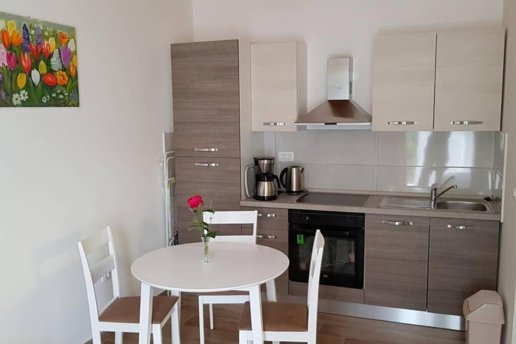 Apartment Vesna For 2, Free Parking And Wi-Fi Pula Exterior foto